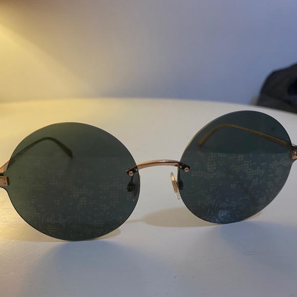 Dolce Gabanna sunglasses - Picture 1 of 3